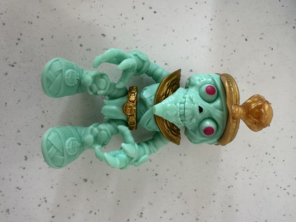 Гроб,игрушка Treasure X, зомби