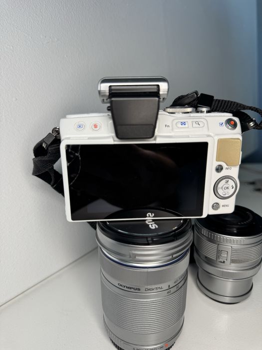 Olympus PEN Lite E-PL + 2 obiektywy + lampa błyskowa