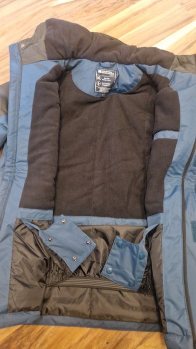 Нова куртка Mountain Wearhouse