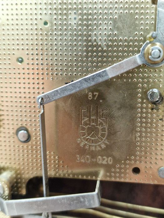 Часы настольные четвертной бой