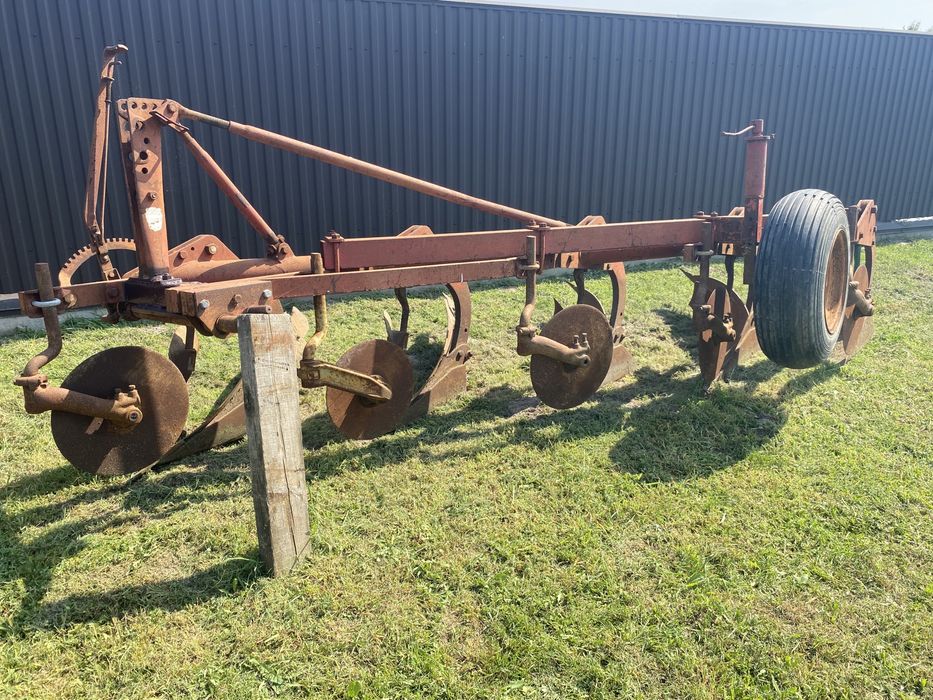 Плуг 4+1 Kverneland , Lemken