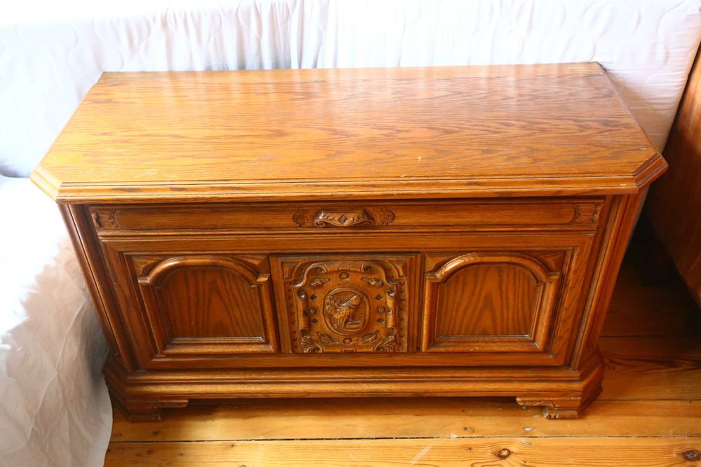Duża drewniana rzeźbiona komoda skrzynia
