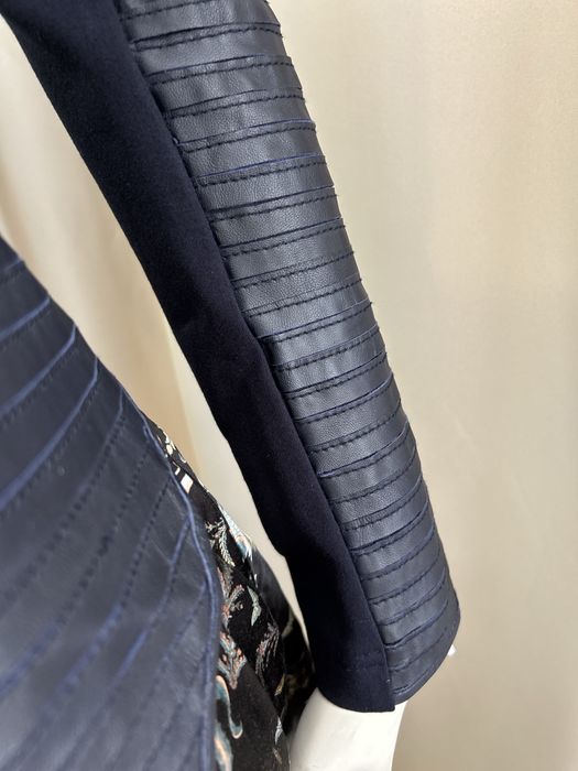 Kobieca kurtka skórzana Marciano Guess elegancka navy