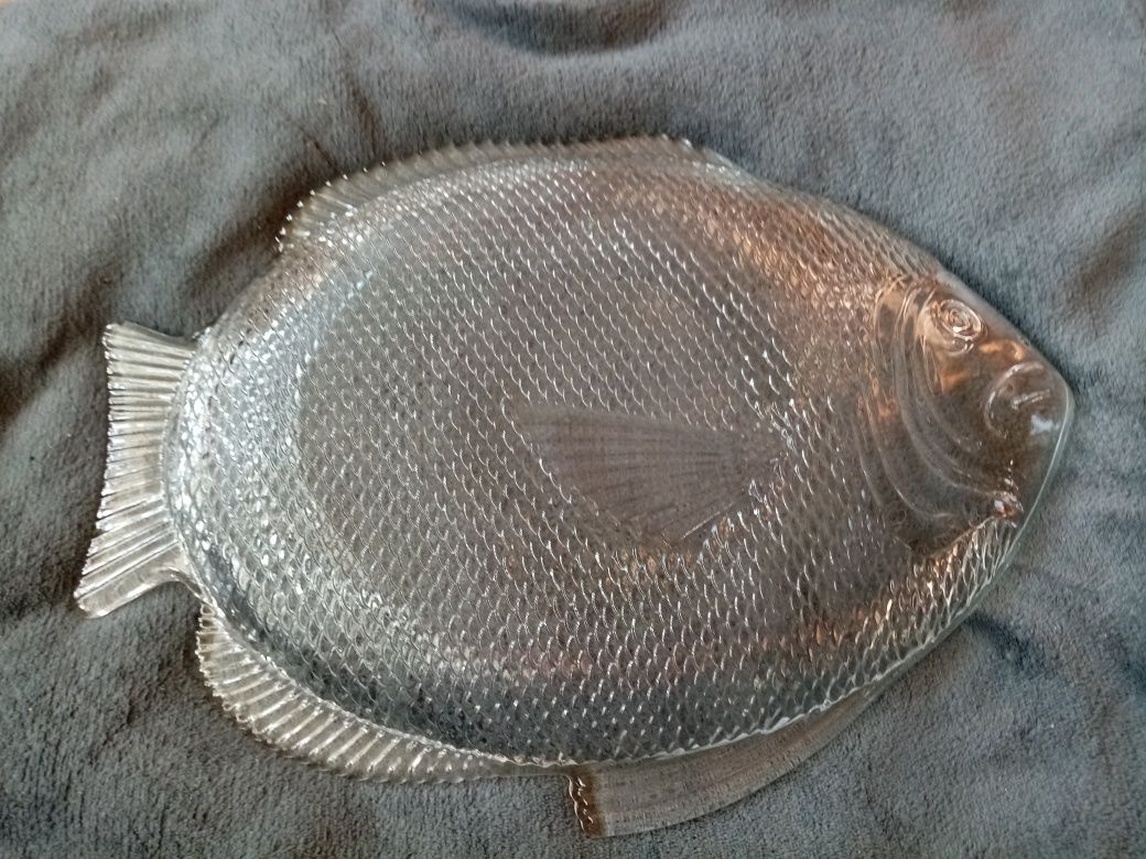 Duzy szklany talerz w ksztalcie ryby