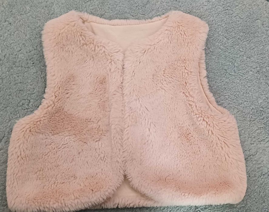 Желетка мехова на дівчинку 6-12 міс
