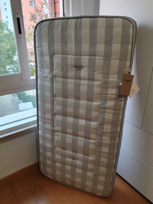 Colchão e Cama Montessori 3 meses de uso