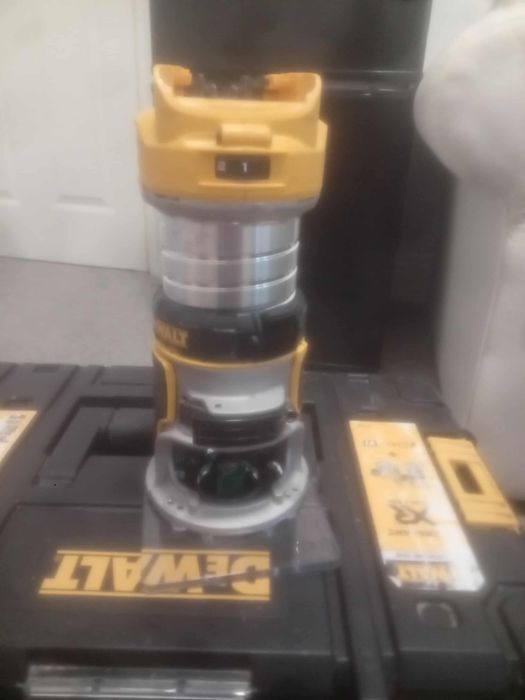 Фрезер DeWalt новий