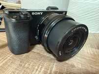 Sony Alpha 6000 z dwoma obiektywami