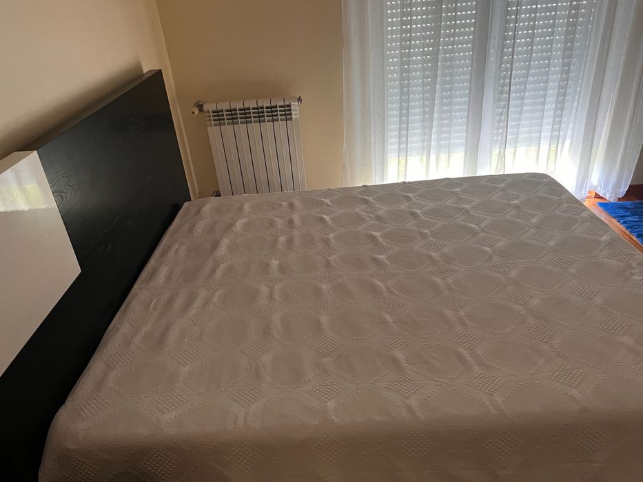 Cama de casal incluindo o colchão