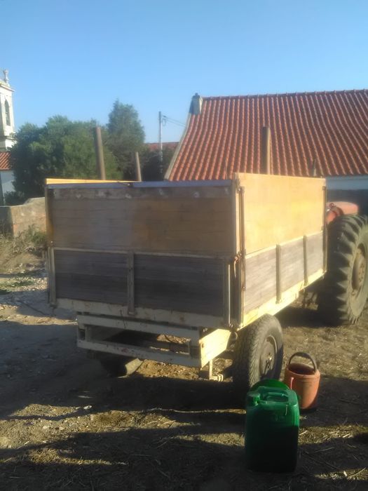 Reboque com basculante