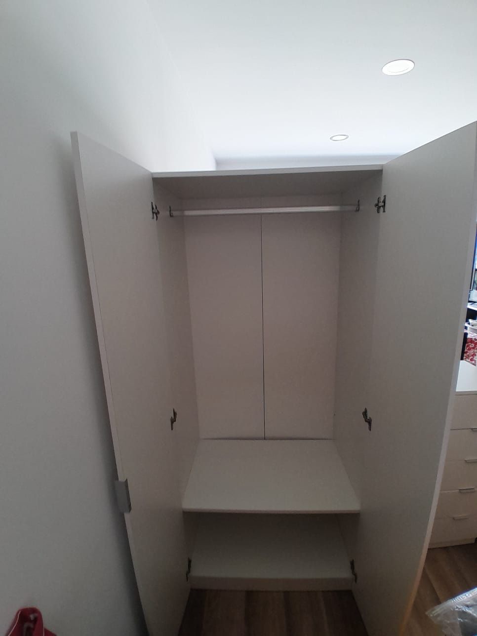Roupeiro Guarda-roupa 1.80m x 80cm x  50cm