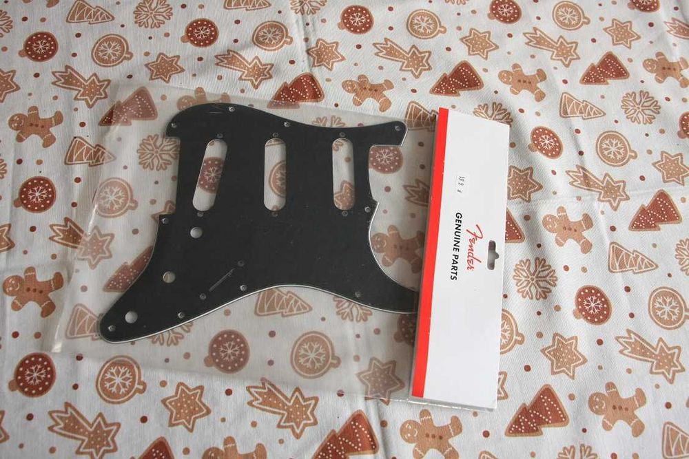 Korpus Stratocaster, mostek, pickguard Fender