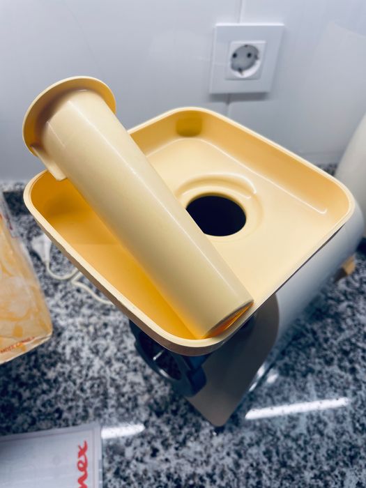 Maquina Moulinex para moer / picar carne crua e cozida