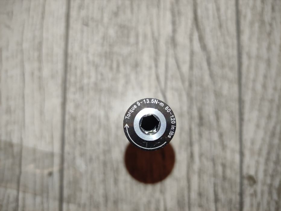 Титановая сквозная ось HEPPE 12x122/ М12  Р1.75