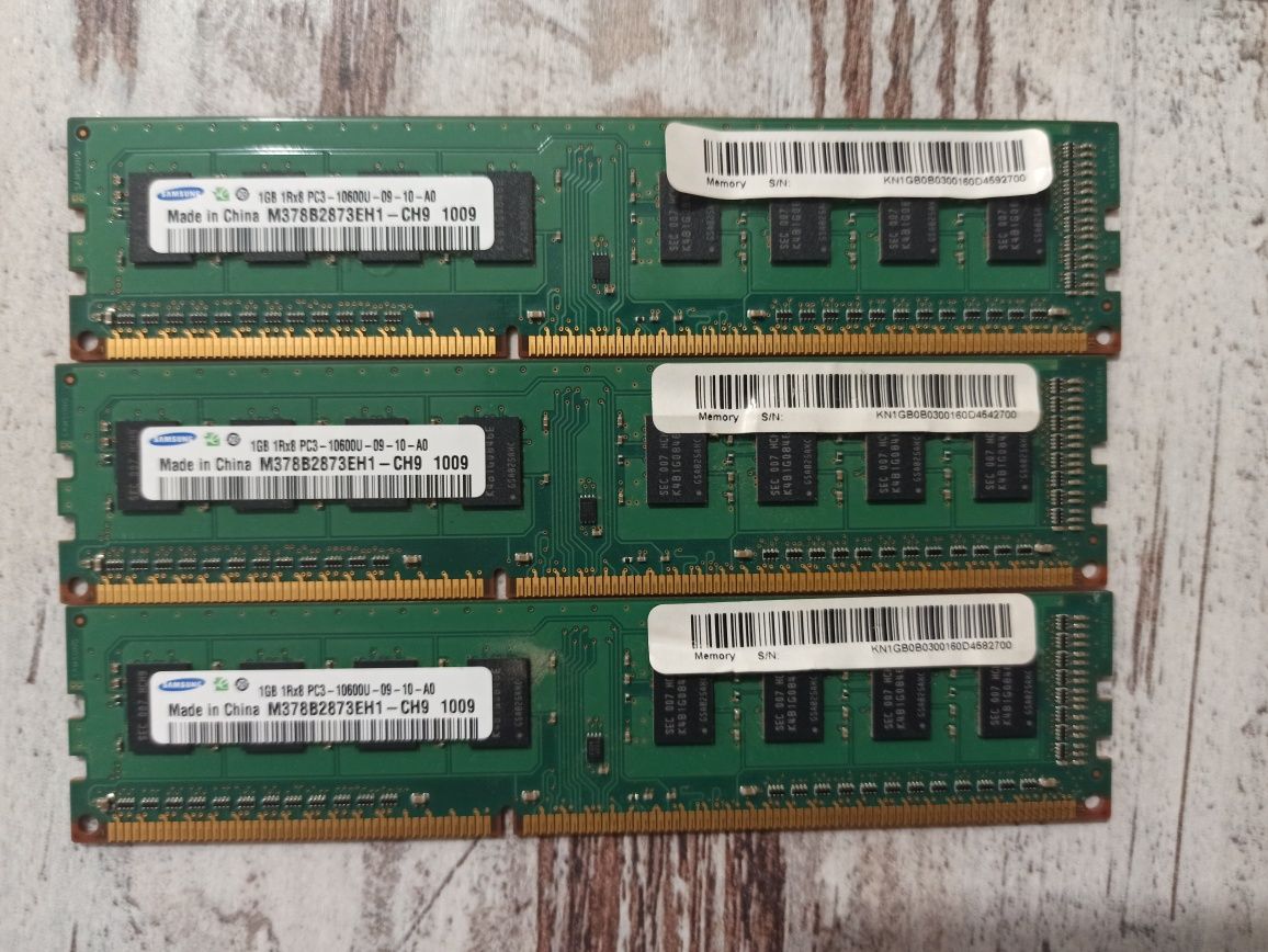 Оперативна пам'ять Samsung DDR3 1GB 1300 1.5 V