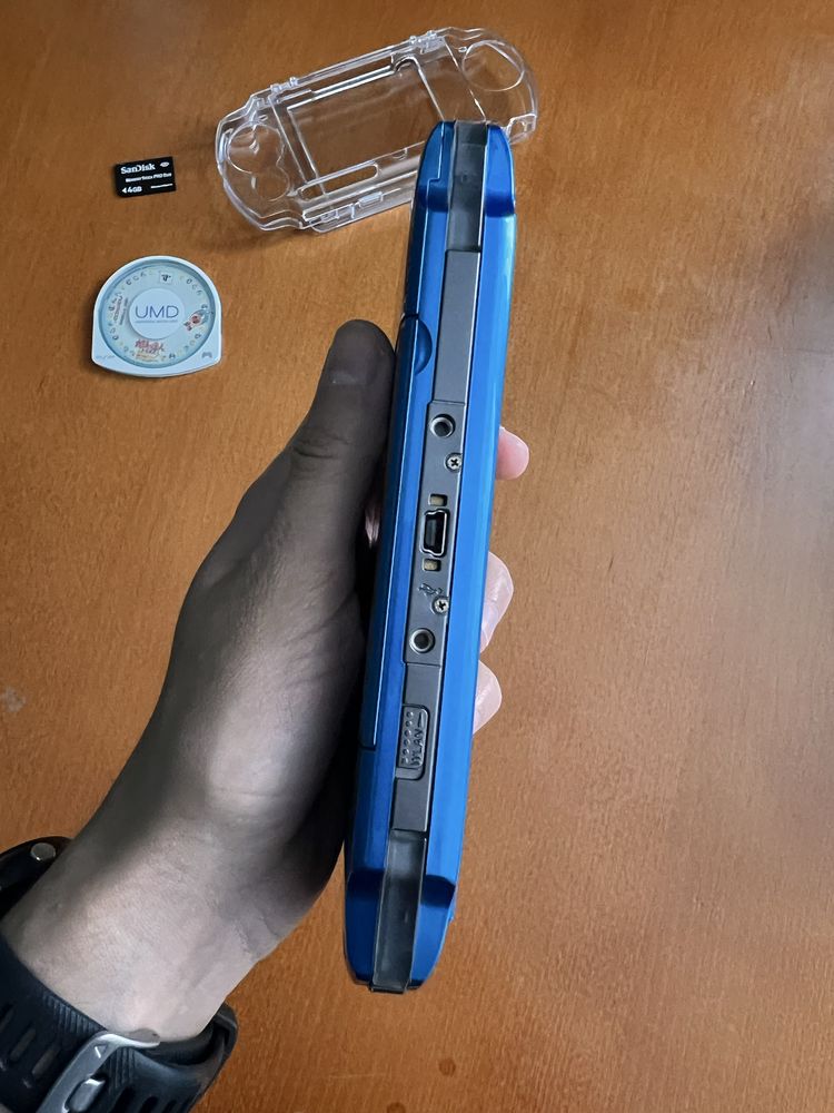 Konsola psp 3001 vibrant blue + dodatki i gra