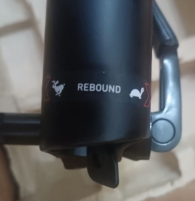 Suspensão RockShox Judy + Manipulo bloqueio com 15 km