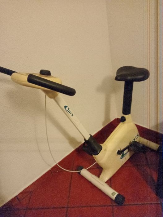 Bicicleta estática em bom estado