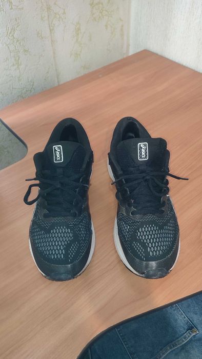 КРОССОВКИ  2 пары  ПО 500грн ФИРМЕННЫЕ Б/У состояние 9/10  РОЗМІР 44