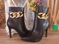 Botin "Black&Gold"
Disponíveis em todos os tamanhos
Mais info sms priv