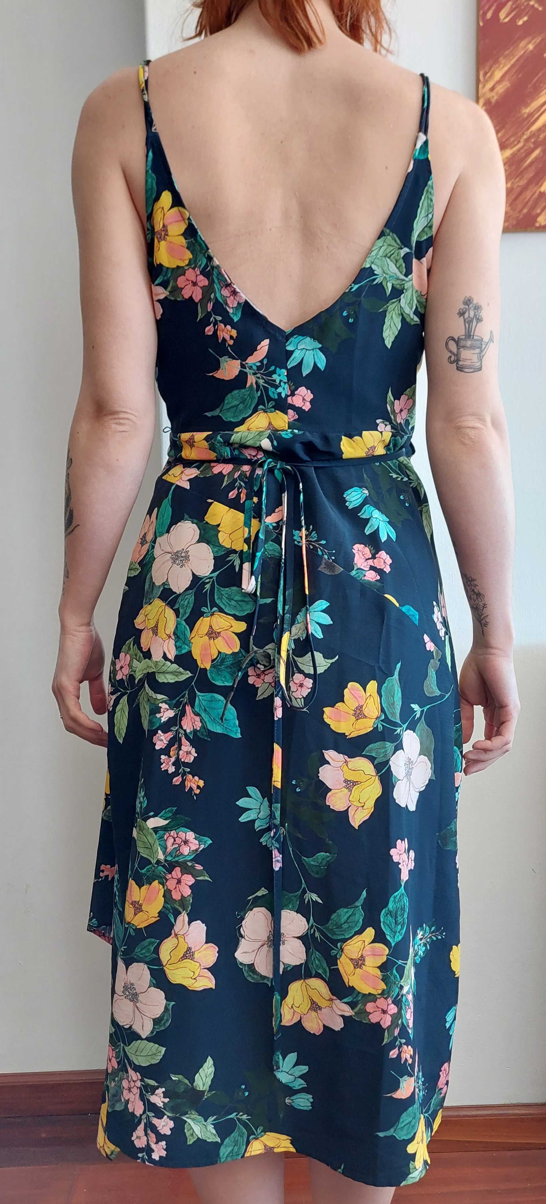 Vestido ajustável com padrão de flores