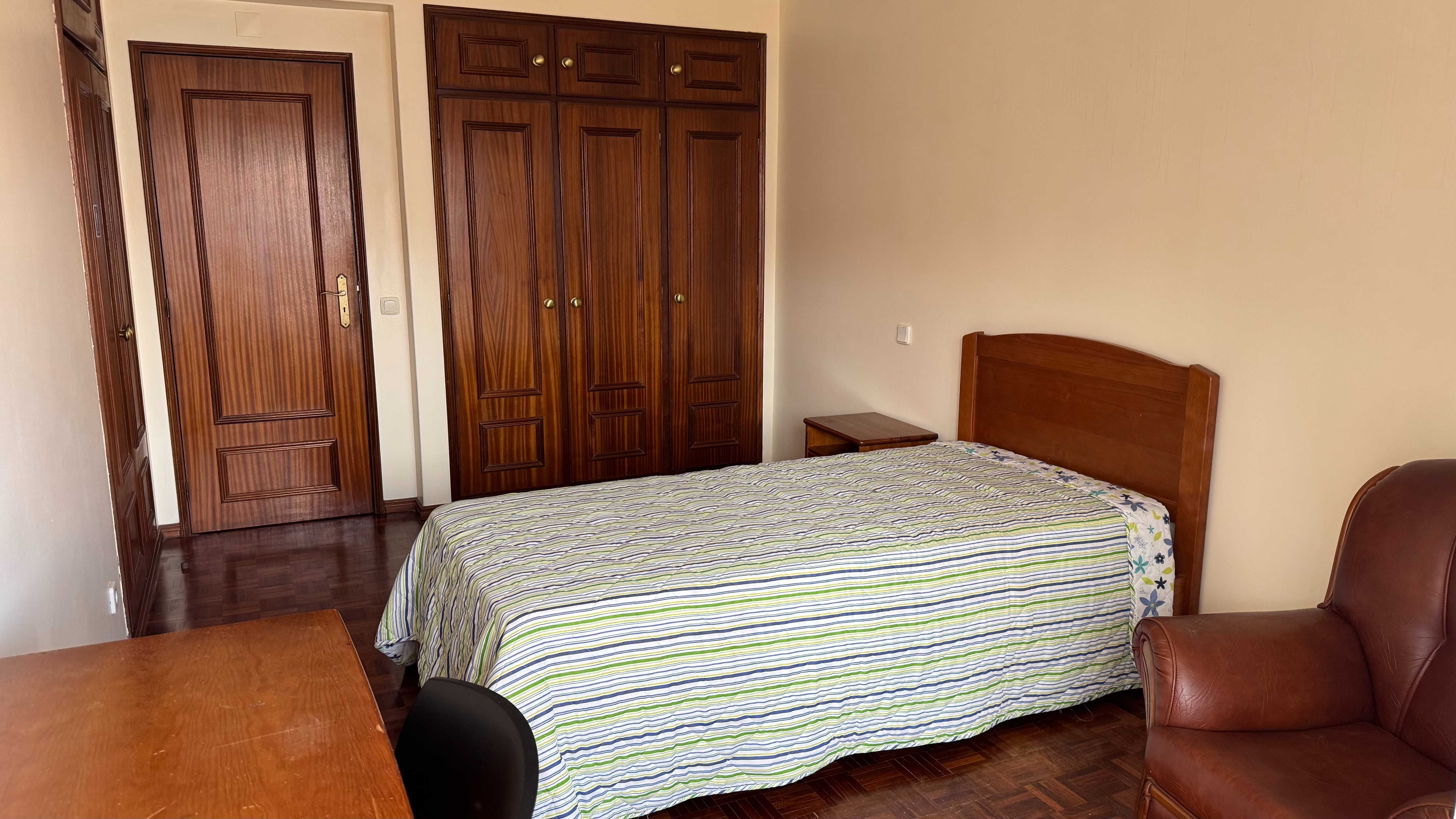 Quartos para alugar a rapazes estudantes