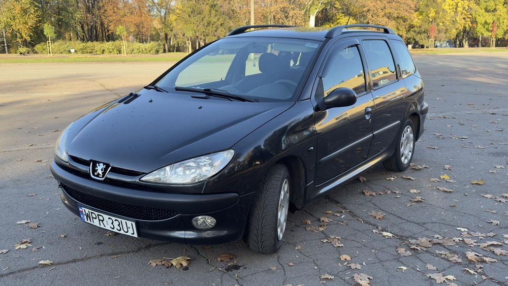 Продам пежо 206. На полном ходу.