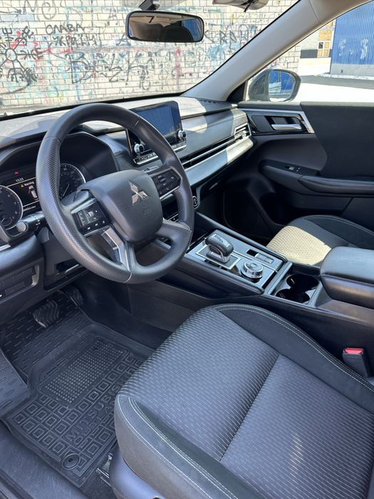 Mitsubishi Outlander 2022 | 2.5 л | AWD |