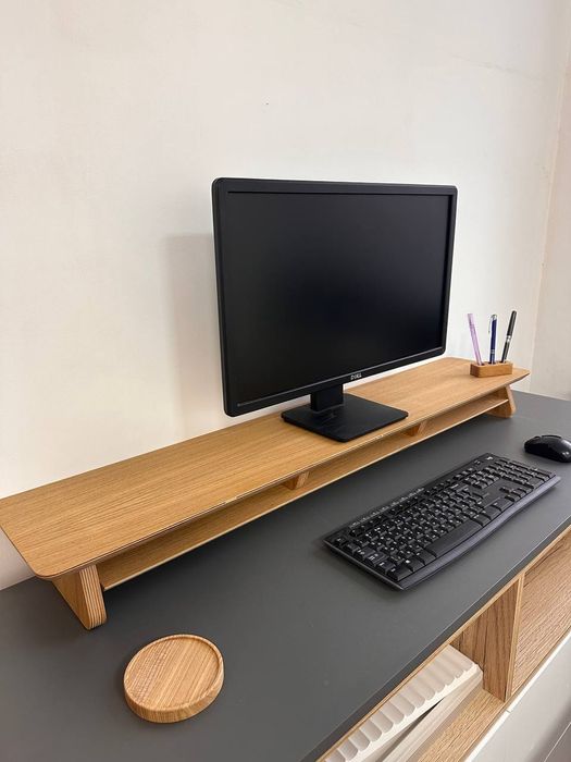 Дерев'яна підставка під монітор.