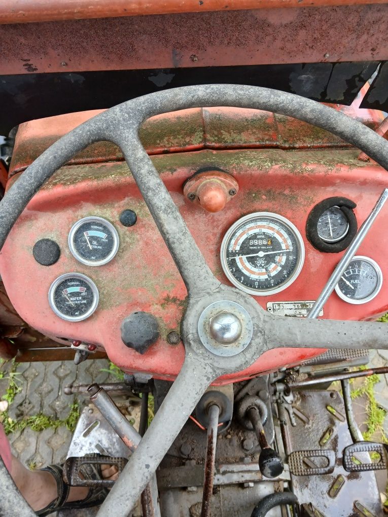 Ciągnik Massey Ferguso 135 Traktor Ferguson