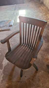 Cadeira antiga para restauro