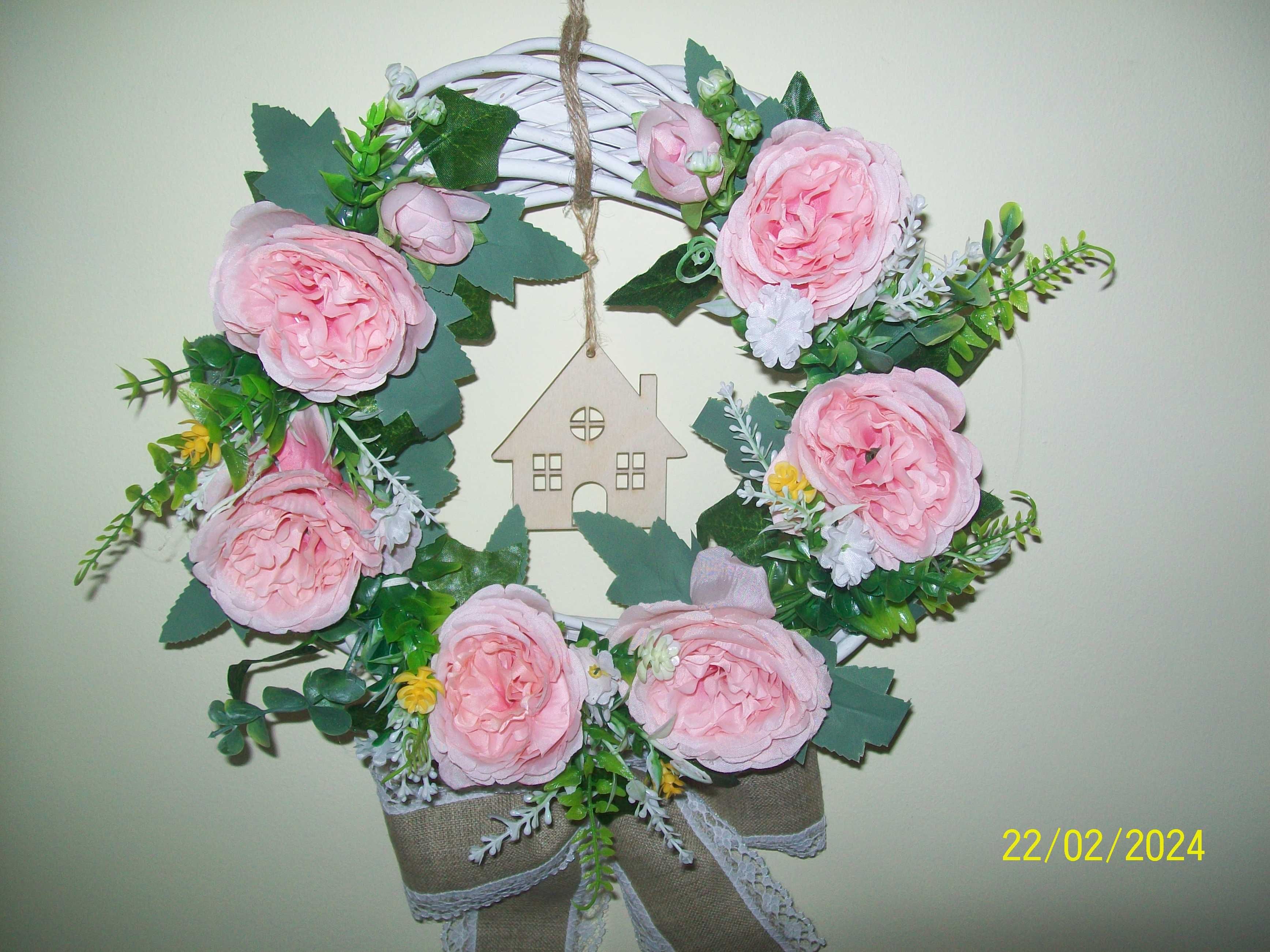 wiklinowy wianek do dekoracji 35cm róże