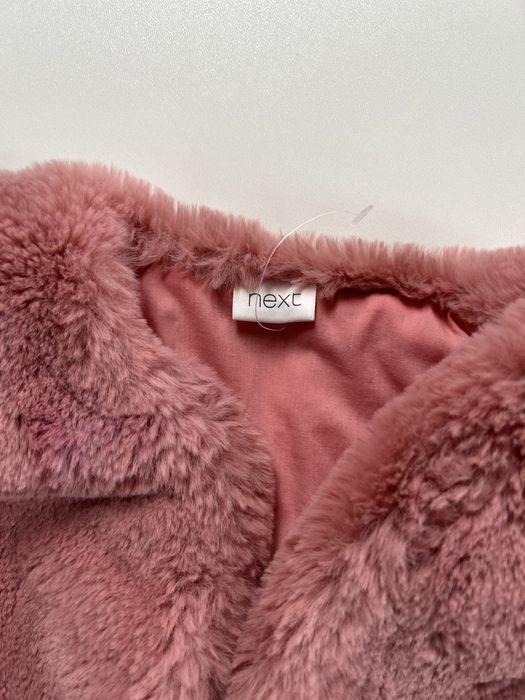 Нова жилетка для дівчинки