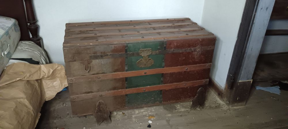 Vários moveis antigos