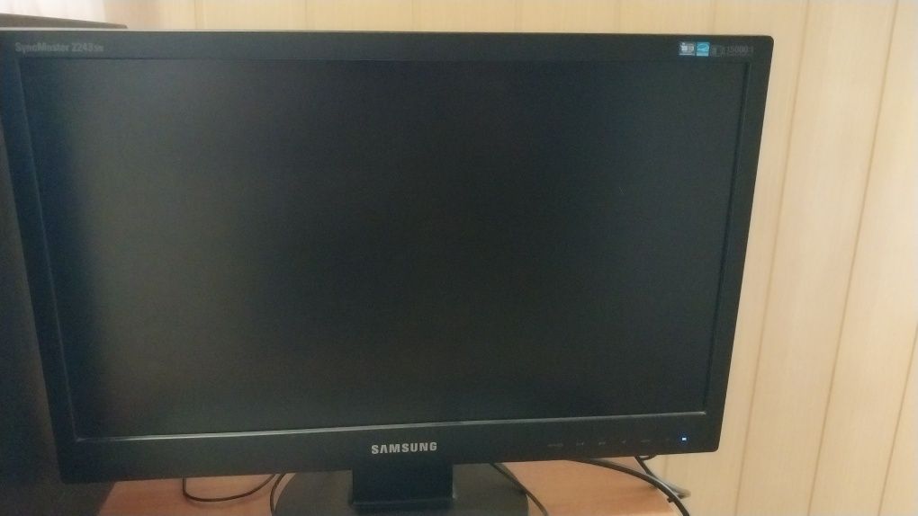 ПК з монітором та комплектуючими