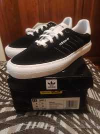 Sapatilhas Adidas pretas novas