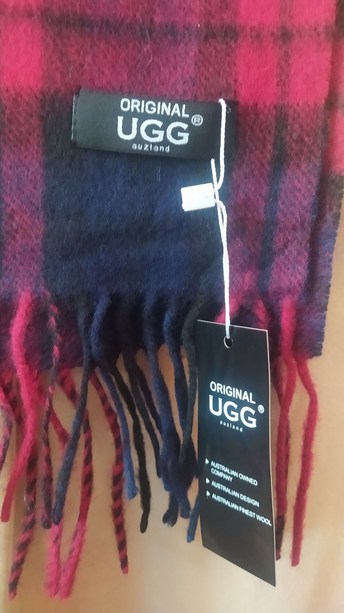 Вовняний шарф Ugg Original auzland, made in Australia.
Made in Scotlan