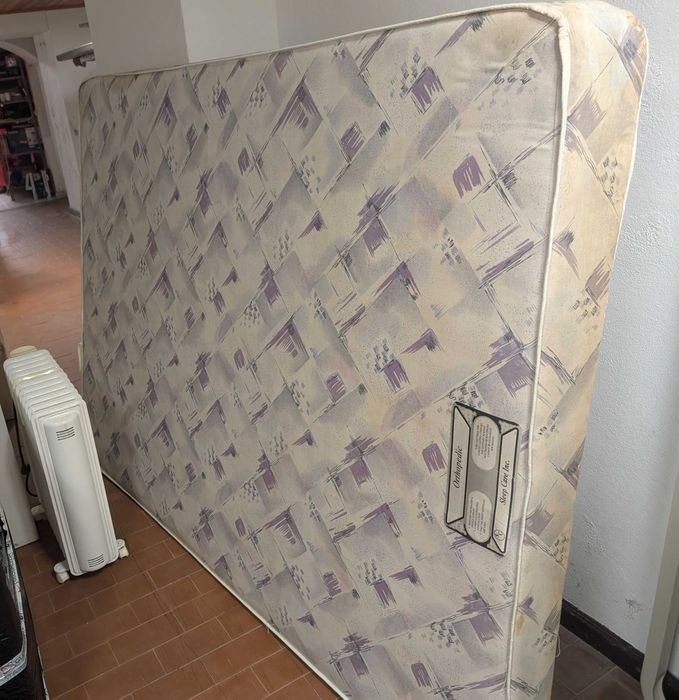 Cama de casal com cabeceira + estrado e colchão