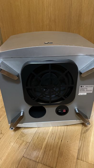 Subwoofer LG FE-6100WE-200 watts