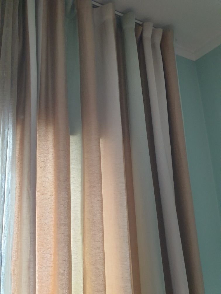 Cortinado grande acetinado para quarto ou sala