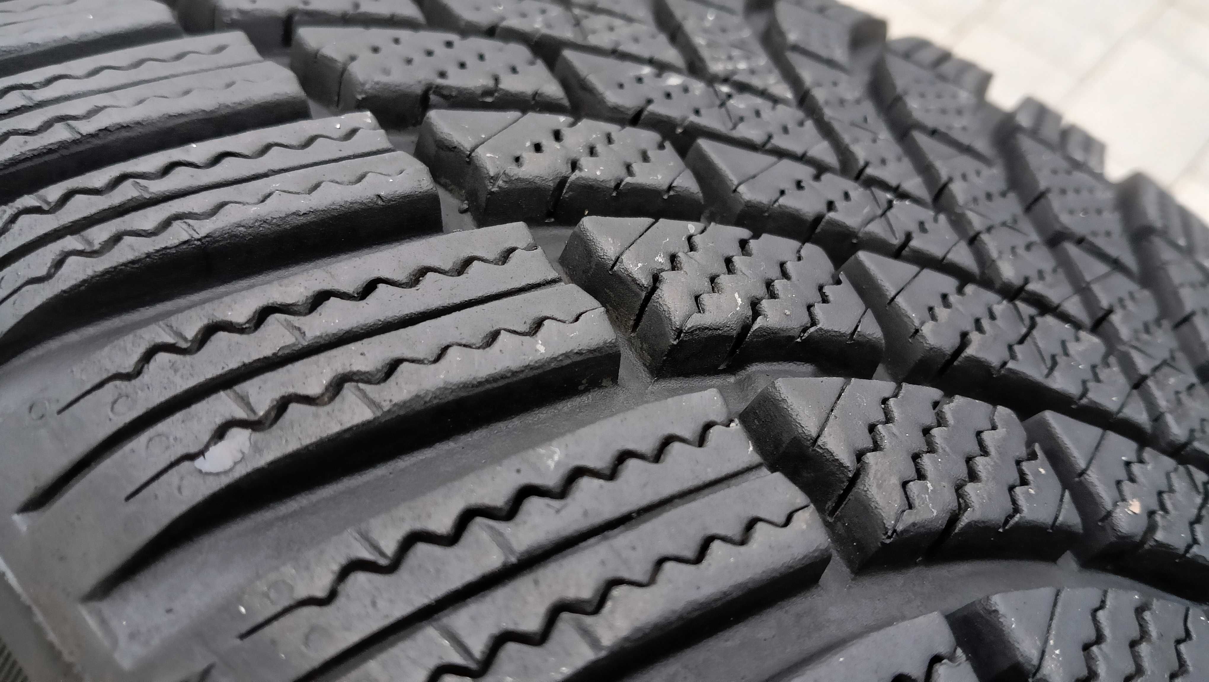 225/40r18  Bridgestone  LM005  , zimowe 18    j,NOWE  ,  -8mm , 2021r
