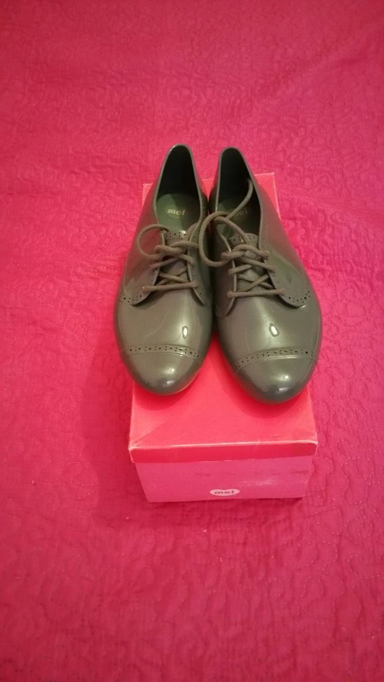 Sapatos brogues Melissa Cinza