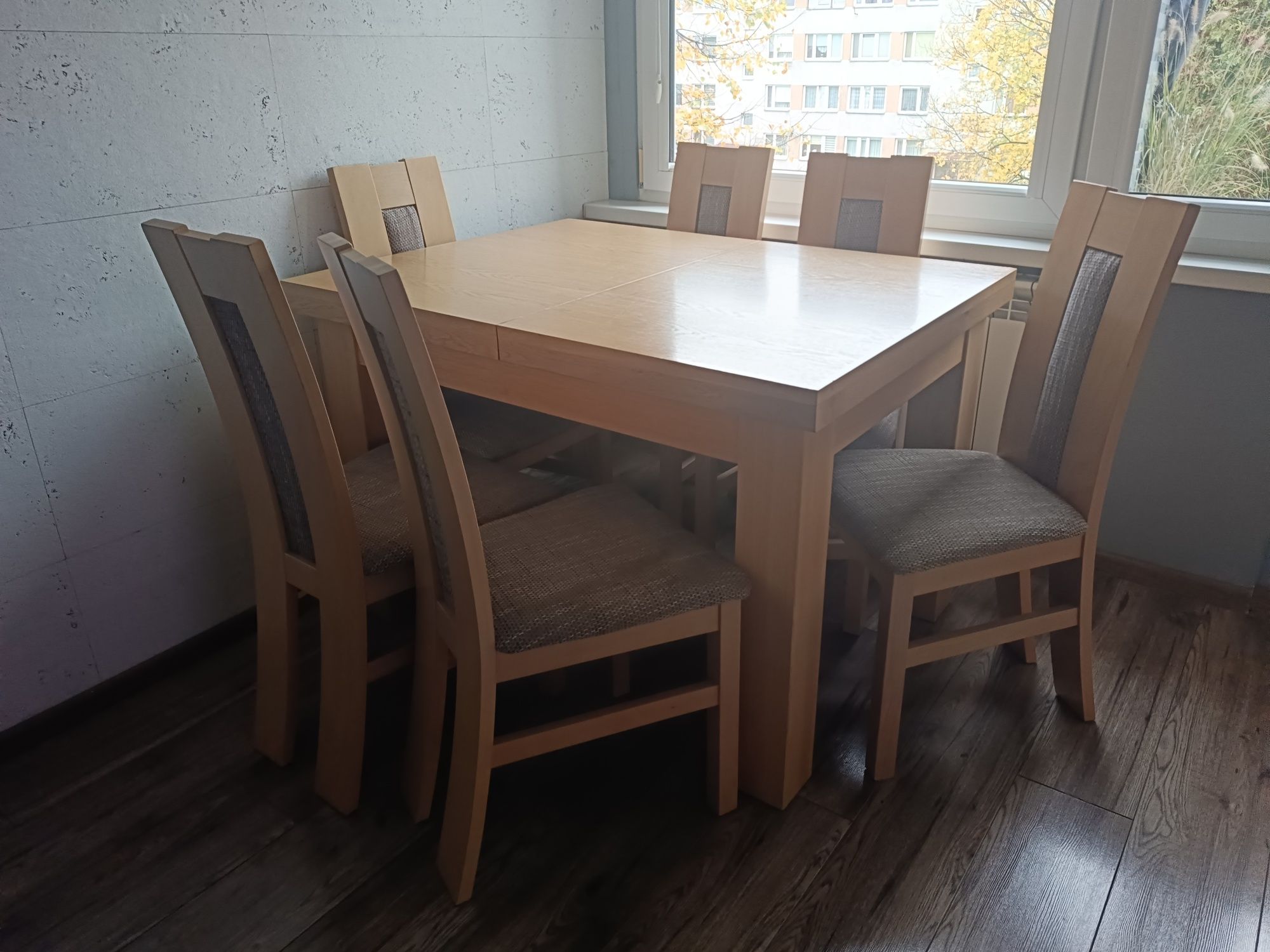 Stół plus krzesła komplet