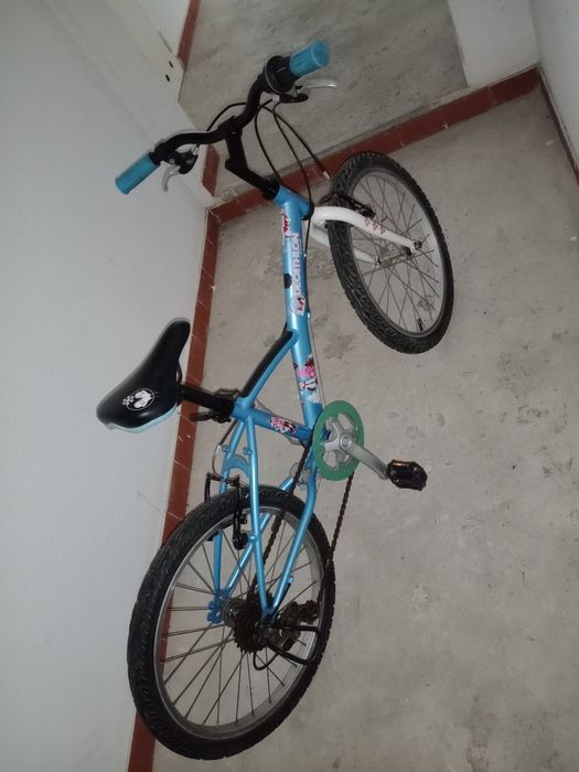 65€ bicicleta roda 20 pegar e tem mudanças e descanso