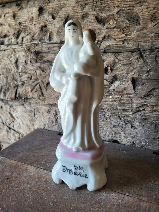 Porcelanowa Maryja Matka Boska