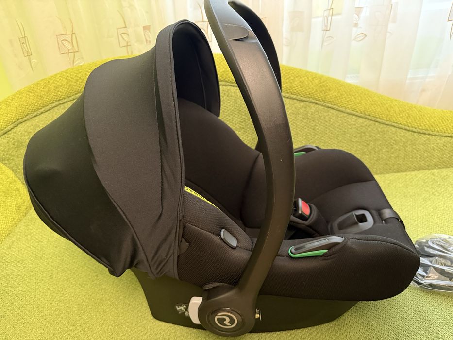 Продам автокресло Roan