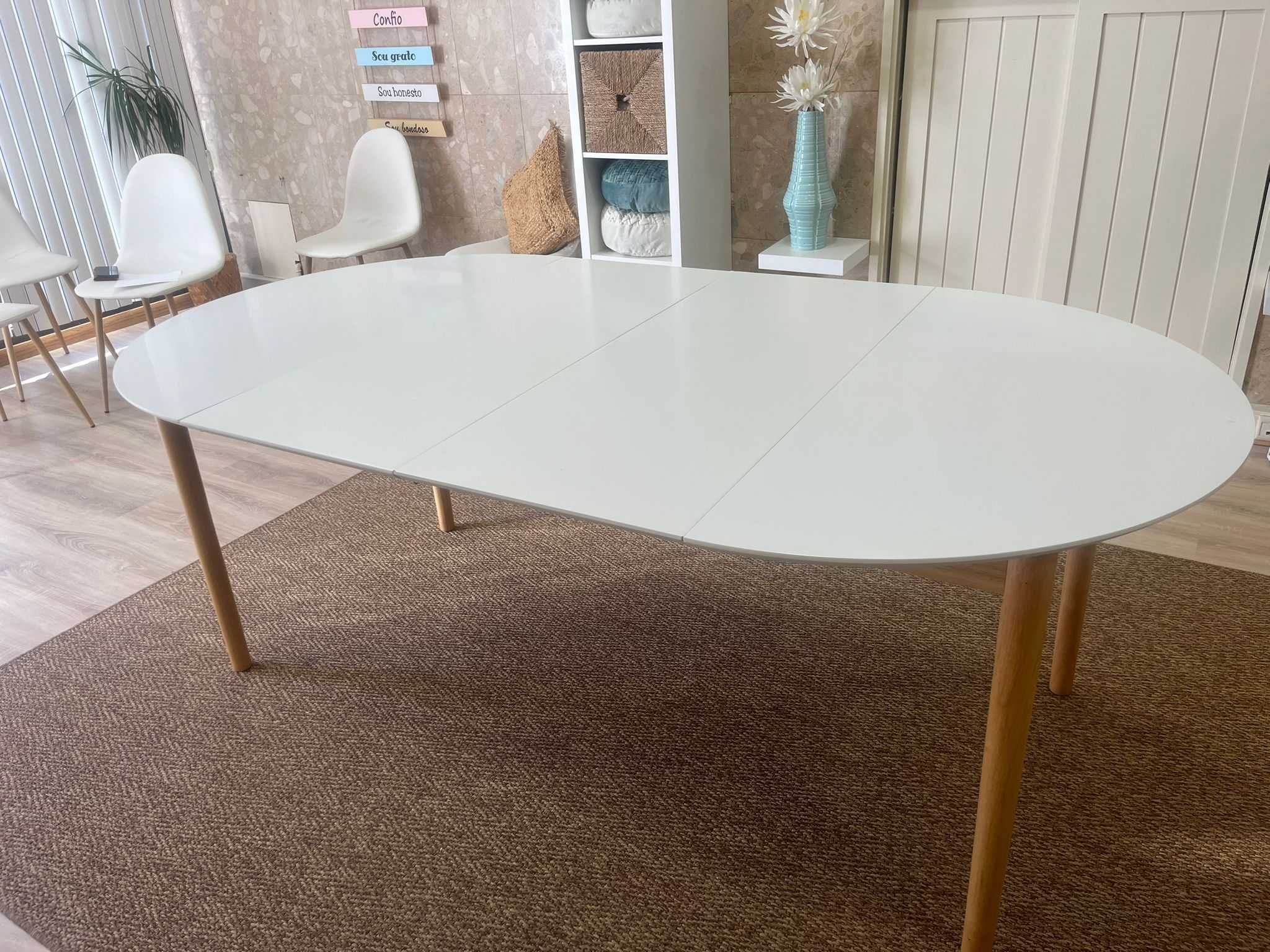 Mesa branca redonda extensível MARSTRAND da JYSK