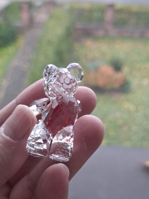 Kryształowy miś Kris Swarovski z czerwonym sercem "A Heart For You”