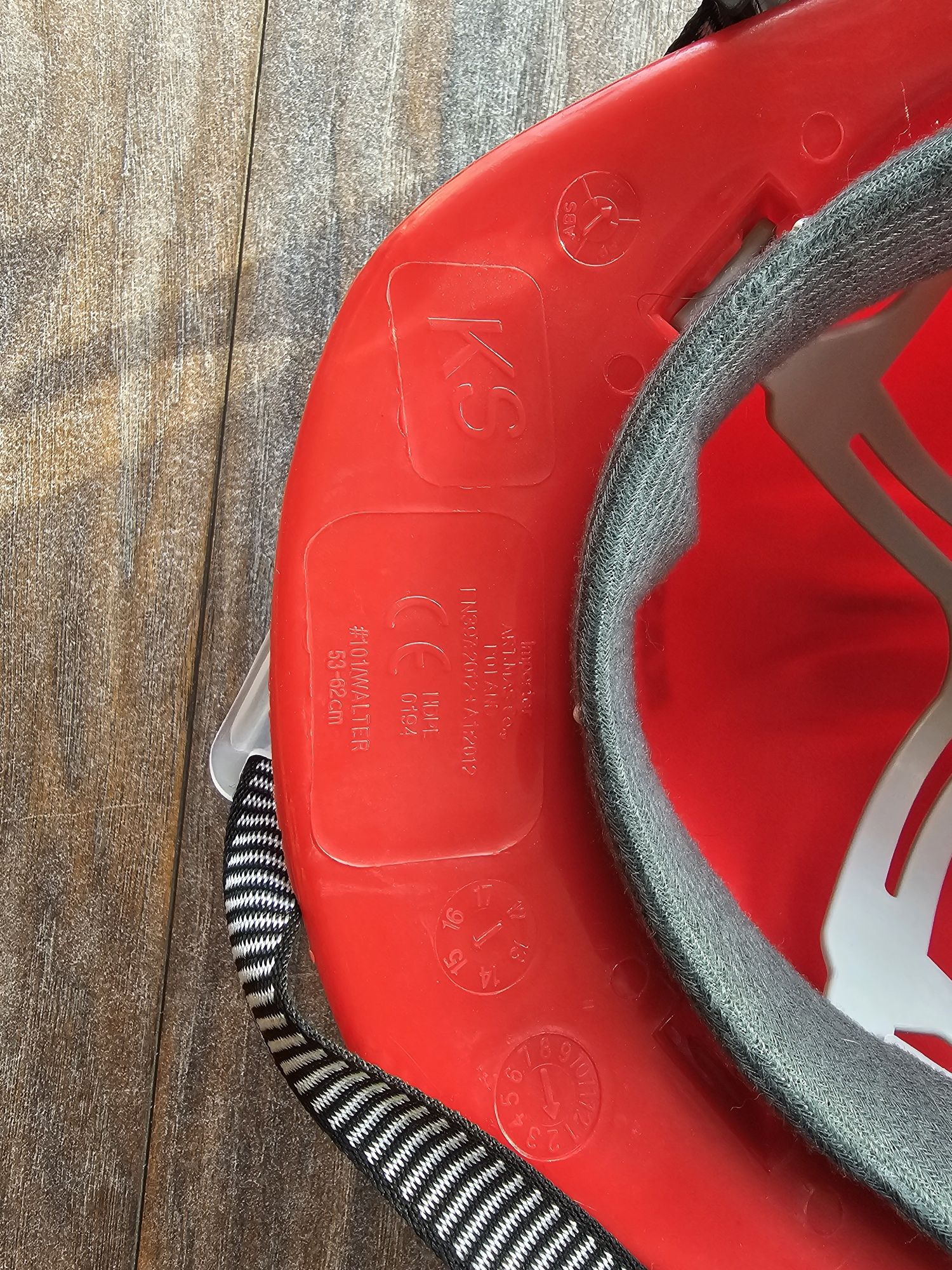 Kask kibica beerhat czapka z uchwytami na napoje