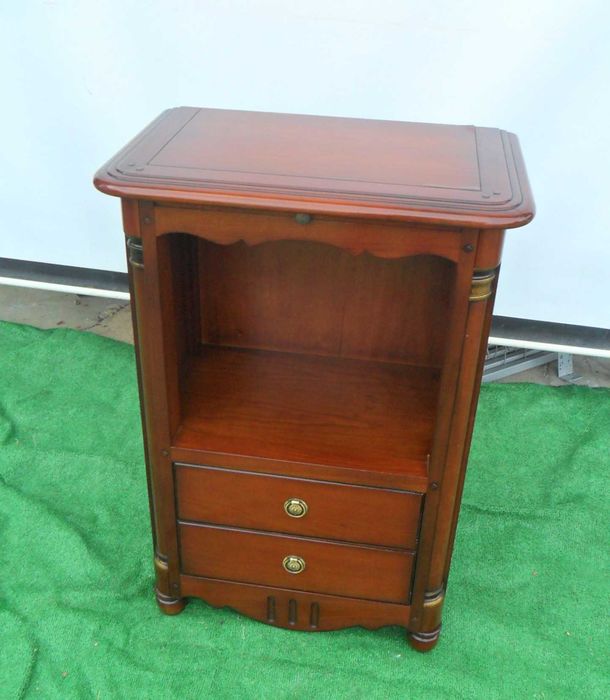 Móvel de apoio em madeira cerejeira